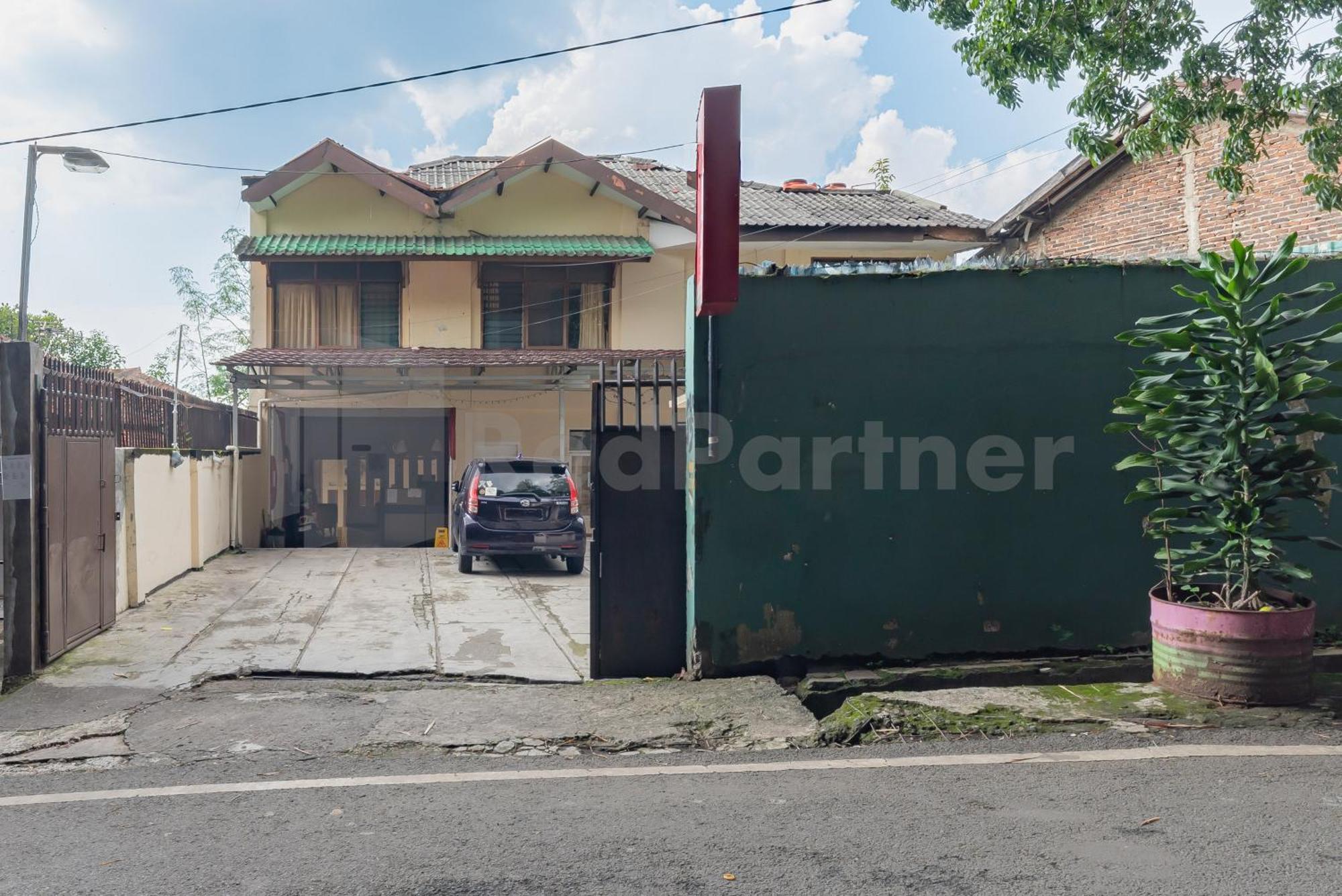 Wisma Alamanda Near Terminal Cicaheum Redpartner Bandung Ngoại thất bức ảnh