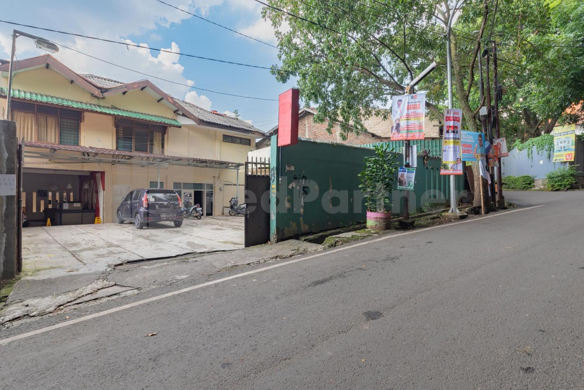 Wisma Alamanda Near Terminal Cicaheum Redpartner Bandung Ngoại thất bức ảnh